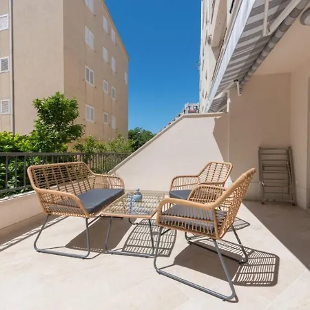 Apartments Mari - 40M From The Beach Makarska Exterior photo