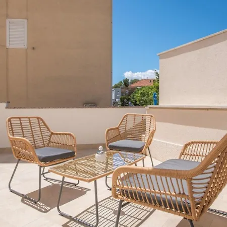 Apartments Mari - 40M From The Beach Makarska Exterior photo