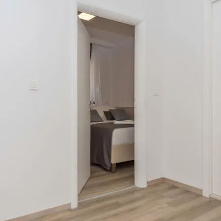 Apartments Mari - 40M From The Beach Makarska Exterior photo