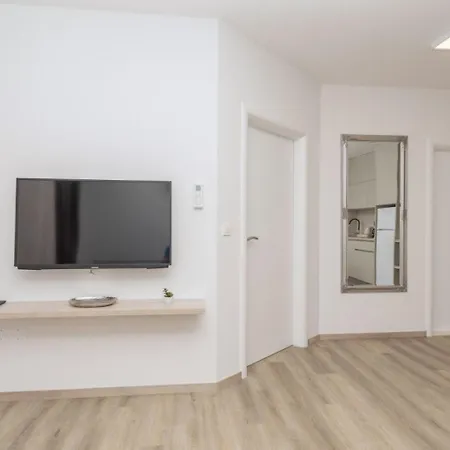 Apartments Mari - 40M From The Beach Makarska Exterior photo
