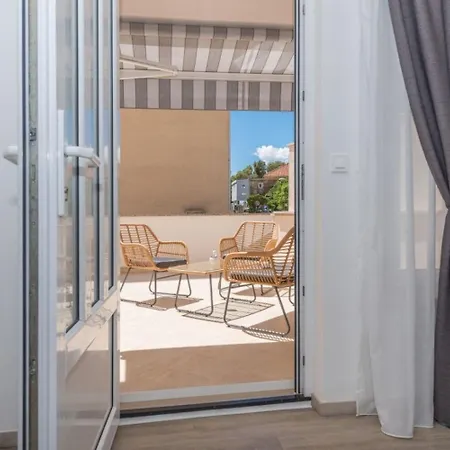 Apartments Mari - 40M From The Beach Makarska Exterior photo