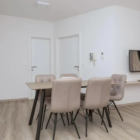 Apartments Mari - 40M From The Beach Makarska Exterior photo
