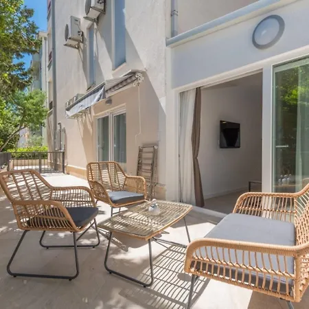 Apartments Mari - 40M From The Beach Makarska Exterior photo