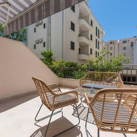 Apartments Mari - 40M From The Beach Makarska Exterior photo
