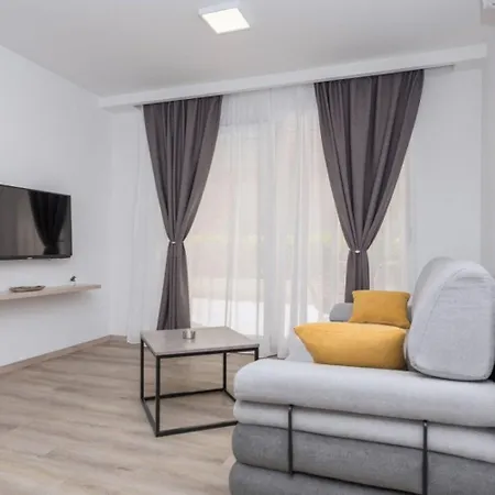 Apartments Mari - 40M From The Beach Makarska Exterior photo