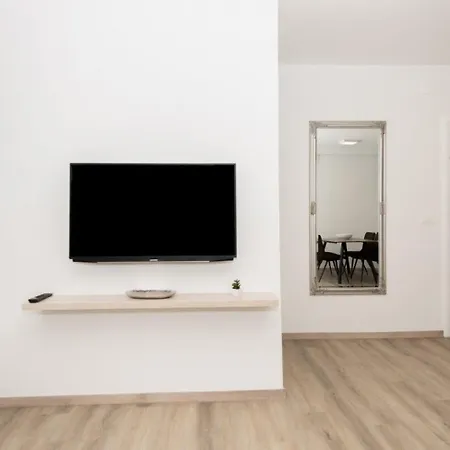 Apartments Mari - 40M From The Beach Makarska Exterior photo