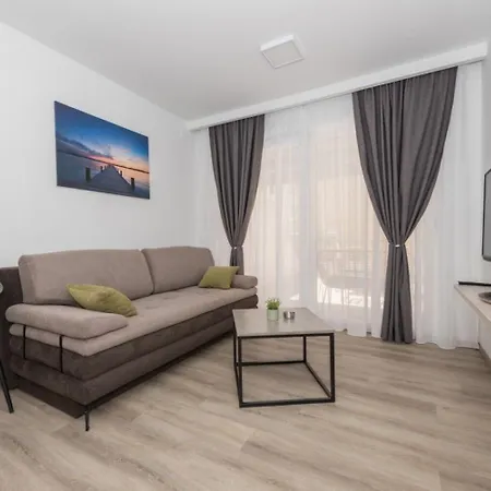 Apartments Mari - 40M From The Beach Makarska Exterior photo