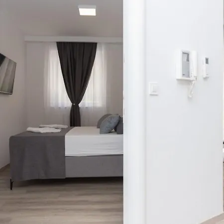 Apartments Mari - 40M From The Beach Makarska Exterior photo