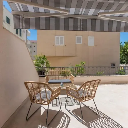 Apartments Mari - 40M From The Beach Makarska Exterior photo