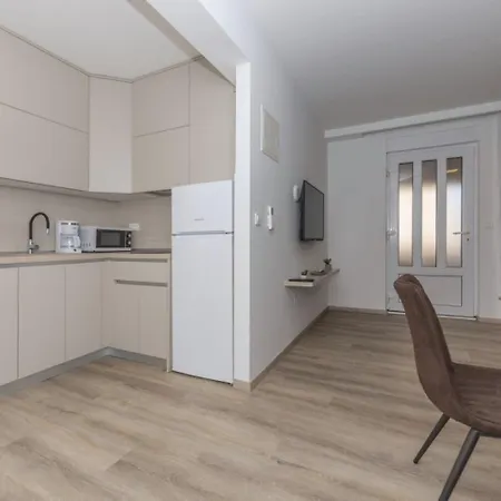 Apartments Mari - 40M From The Beach Makarska Exterior photo