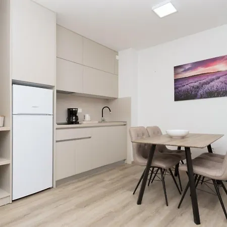Apartments Mari - 40M From The Beach Makarska Exterior photo