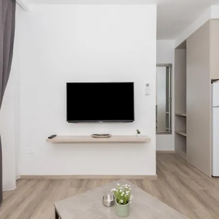 Apartments Mari - 40M From The Beach Makarska Exterior photo