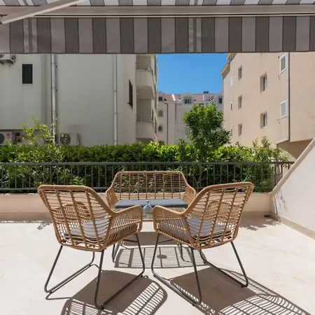 Apartments Mari - 40M From The Beach Makarska Exterior photo