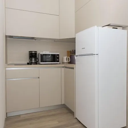 Apartments Mari - 40M From The Beach Makarska Exterior photo
