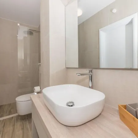 Apartments Mari - 40M From The Beach Makarska Exterior photo