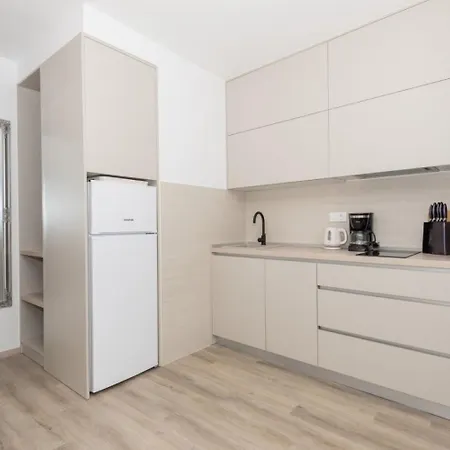 Apartments Mari - 40M From The Beach Makarska Exterior photo