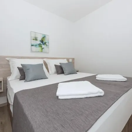Apartments Mari - 40M From The Beach Makarska Exterior photo