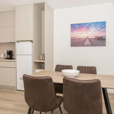 Apartments Mari - 40M From The Beach Makarska Exterior photo