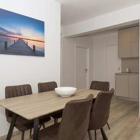 Apartments Mari - 40M From The Beach Makarska Exterior photo