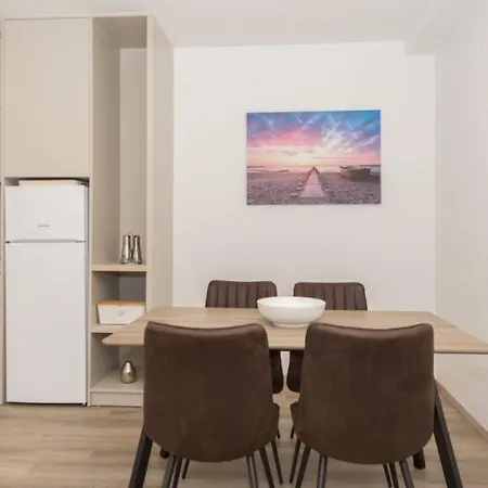 Apartments Mari - 40M From The Beach Makarska Exterior photo