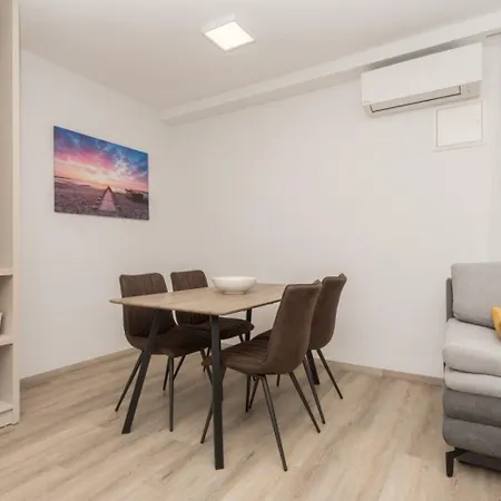 Apartments Mari - 40M From The Beach Makarska Exterior photo