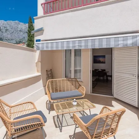 Apartments Mari - 40M From The Beach Makarska Exterior photo
