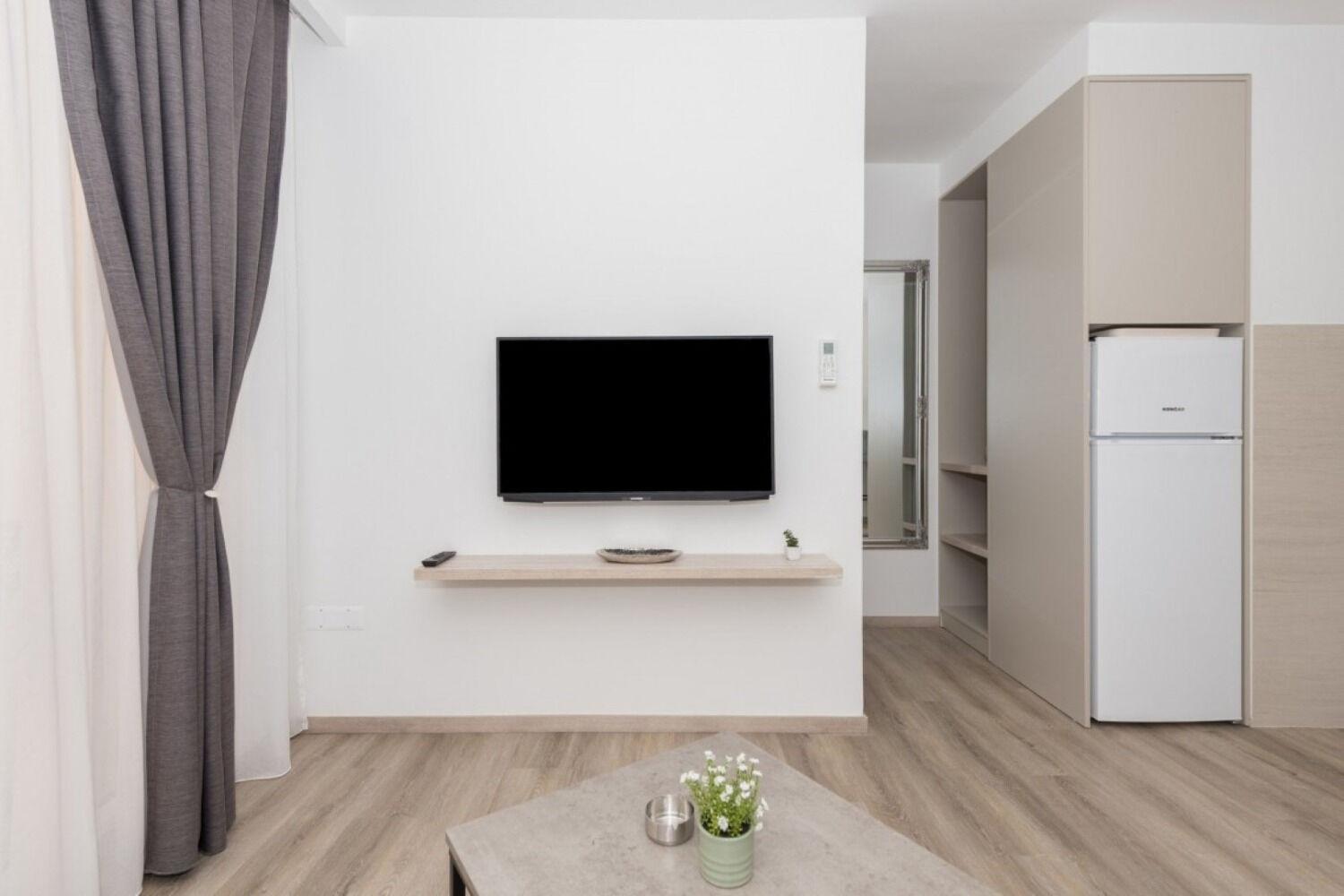 Mari - 40m From The Apartman Makarska